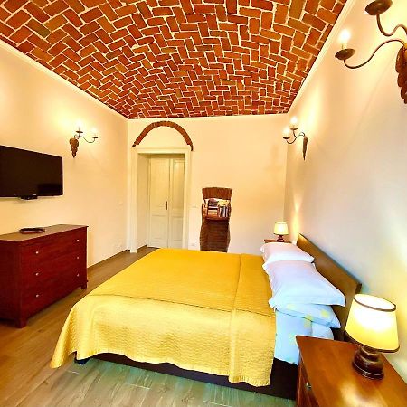 Exquisitely Renovated And Centrally Located Apartment With Free Parking Turijn Buitenkant foto