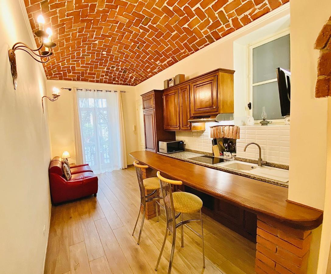 Exquisitely Renovated And Centrally Located Apartment With Free Parking Turijn Buitenkant foto
