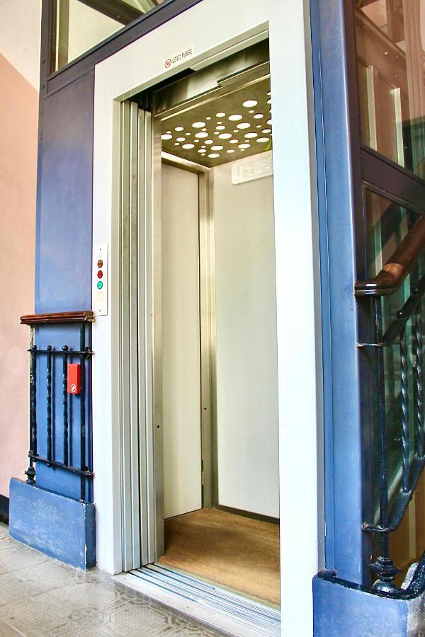 Exquisitely Renovated And Centrally Located Apartment With Free Parking Turijn Buitenkant foto