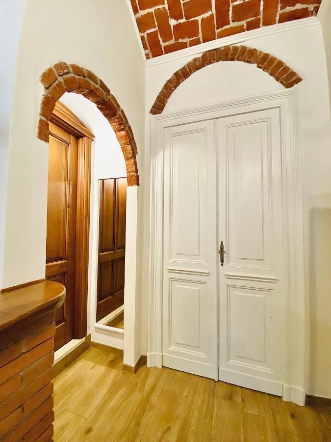 Exquisitely Renovated And Centrally Located Apartment With Free Parking Turijn Buitenkant foto